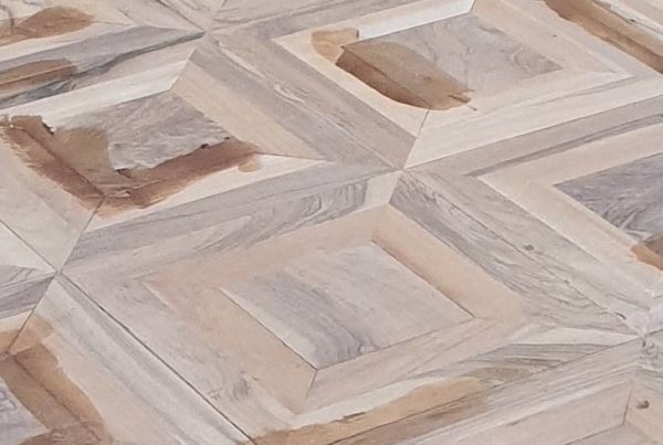 Ponçage et vitrification parquet motif « Croix Saint-André » sur Grenoble centre.